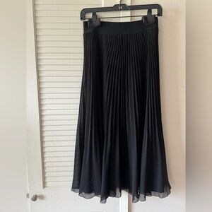 Aritzia Wilfred Twirl Pleated Skirt black S